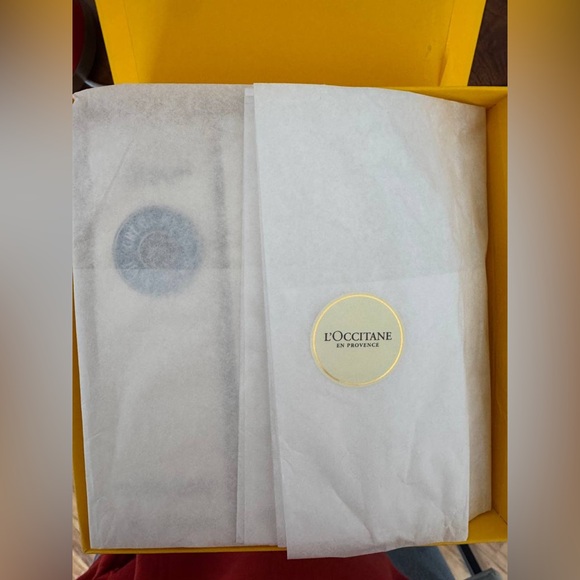 L'OCCITANE hand and foot cream plus hand scrub Gift Set - Picture 6 of 7